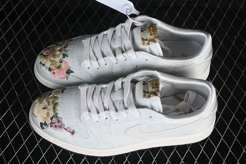 All categories Air Jordan Jordan series basketball shoes Air Jordan 1 Low Air Jordan 1 Low AJ1 Joe 1 Su embroidery low-top cultural basketball shoes IQ1109-011